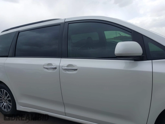 2020 Toyota Sienna XLE Auto Access Seat with VIN 5TDYZ3DC4LS080497, listed as a IAAI auction lot 41802566 with 74,049 mi miles. Bid and sale history available at carsss.com. Image 13.