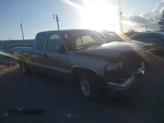 2000 GMC New Sierra 1500 SLE with VIN 2GTEC19T5Y1188448, listed as a IAAI auction lot 41130713 with 324,201 mi miles. Bid and sale history available at carsss.com. Image 1.