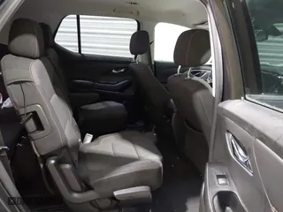 2019 Chevrolet Traverse LT Cloth with VIN 1GNEVGKW7KJ111442, listed as a IAAI auction lot 41356321 with 153,940 mi miles. Bid and sale history available at carsss.com. Image 8.