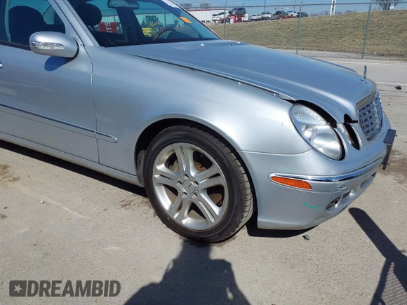 2006 Mercedes-Benz E-Class 3.5L with VIN WDBUF56J66A828486, listed as a IAAI auction lot 41768251 with 277,297 mi miles. Bid and sale history available at carsss.com. Image 6.