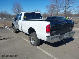2003 Ford Super Duty F-350 SRW XL with VIN 1FTSX31L83EB98073, listed as a IAAI auction lot 41582135 with 255,455 mi miles. Bid and sale history available at carsss.com. Image 3.