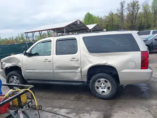 2007 Chevrolet Suburban LT with VIN 3GNFK16387G267959, listed as a IAAI auction lot 41999489 with 106,131 mi miles. Bid and sale history available at carsss.com. Image 14.
