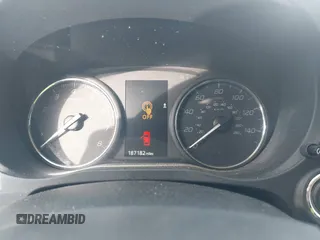2014 Mitsubishi Outlander SE z VIN JA4AZ3A3XEZ012593, wystawiony jako IAAI lot #41750923 z przebiegiem 187 182 mil mil oraz . Historia ofert i sprzedaży dostępna na DreamBid. Obrazek 7.