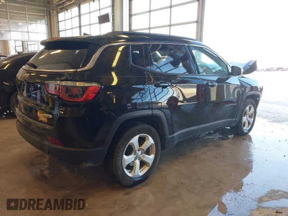 2018 Jeep Compass Latitude with VIN 3C4NJCBB6JT502308, listed as a IAAI auction lot 41561816 with 93,599 mi miles. Bid and sale history available at carsss.com. Image 4.