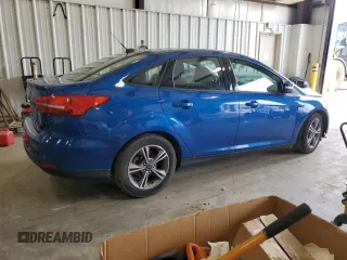 2018 Ford Focus SE z VIN 1FADP3FE2JL332464, wystawiony jako Copart lot #55649215 z przebiegiem 95 541 mil mil oraz Czysty tytuł • Clean title. Historia ofert i sprzedaży dostępna na DreamBid. Obrazek 3.