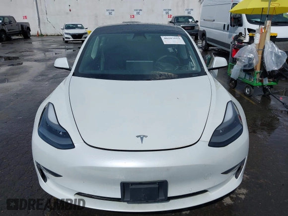2021 Tesla Model 3 Standard Range Plus z VIN 5YJ3E1EA5MF977437, wystawiony jako IAAI lot #40297512 z przebiegiem 72 039 mil mil oraz . Historia ofert i sprzedaży dostępna na DreamBid. Obrazek 12.
