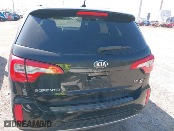 2014 Kia Sorento SX z VIN 5XYKWDA70EG455636, wystawiony jako IAAI lot #42015880 z przebiegiem 211 075 mil mil oraz . Historia ofert i sprzedaży dostępna na DreamBid. Obrazek 16.