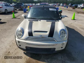 2006 MINI Convertible S с VIN WMWRH33546TF85908, выставлен на аукционе Copart как лот 61363025 с пробегом 105 053 миль миль и Списание • Salvage title. История ставок и продаж доступна на DreamBid. Изображение 5.
