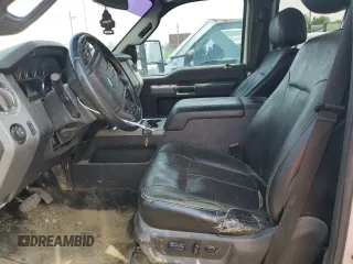 2015 Ford F-350 Platinum z VIN 1FT8W3BT8FEC96133, wystawiony jako Copart lot #58993575 z przebiegiem 207 655 mil mil oraz Szkoda całkowita • Salvage title. Historia ofert i sprzedaży dostępna na DreamBid. Obrazek 7.