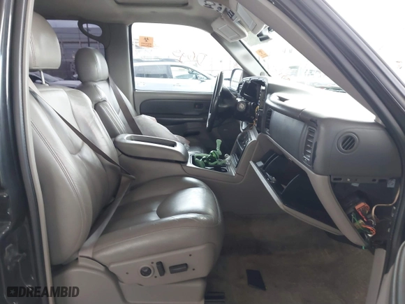 2003 Chevrolet Tahoe LS with VIN 1GNEC13T83R282176, listed as a IAAI auction lot 41815032 with 173,001 mi miles. Bid and sale history available at carsss.com. Image 5.