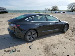 2018 Tesla Model 3 Long Range Battery z VIN 5YJ3E1EB4JF182495, wystawiony jako Copart lot #55627055 z przebiegiem 53 415 mil mil oraz Czysty tytuł • Clean title. Historia ofert i sprzedaży dostępna na DreamBid. Obrazek 3.