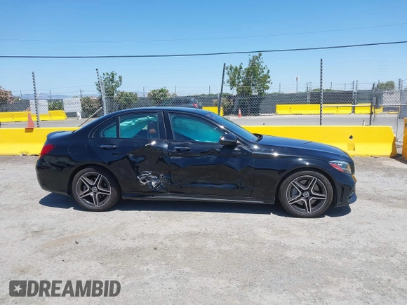 2020 Mercedes-Benz C 300 с VIN WDDWF8DB7LR561868, выставлен на аукционе IAAI как лот 42311129 с пробегом 32 038 миль миль и . История ставок и продаж доступна на DreamBid. Изображение 13.