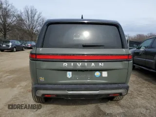 2022 Rivian R1S Launch Edition z VIN 7PDSGABL4NN000393, wystawiony jako Copart lot #44218005 z przebiegiem 26 598 mil mil oraz Szkoda całkowita • Salvage title. Historia ofert i sprzedaży dostępna na DreamBid. Obrazek 6.