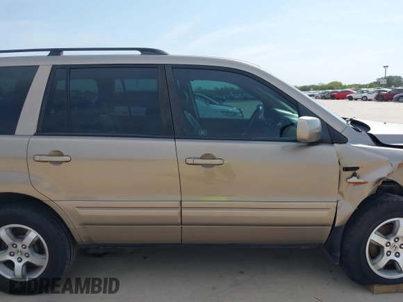 2006 Honda Pilot EX-L with VIN 5FNYF18586B028291, listed as a IAAI auction lot 42040904 with 217,038 mi miles and . Bid and sale history available at carsss.com. Image 14.