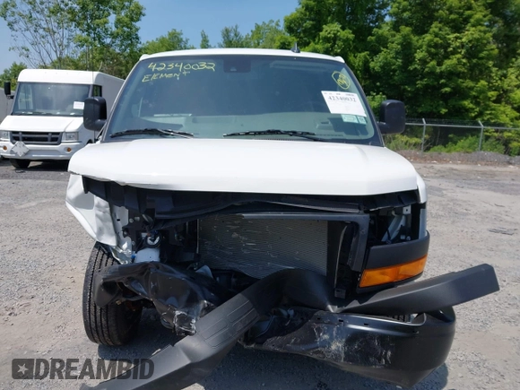 2025 GMC Savana Cargo z VIN 1GTW7AFP7S1140785, wystawiony jako IAAI lot #42340032 z przebiegiem 585 mil mil oraz . Historia ofert i sprzedaży dostępna na DreamBid. Obrazek 13.