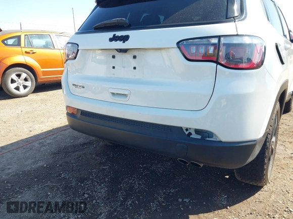2020 Jeep Compass Latitude with VIN 3C4NJCBB6LT147594, listed as a IAAI auction lot 41592201 with 32,383 mi miles and . Bid and sale history available at DreamBid. Image 18.