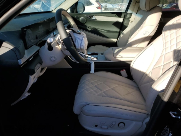 2025 Genesis GV80 Prestige with VIN KMUHEESC3SU218547, listed as a Copart auction lot 81136884 with 5,619 mi miles and Salvage Title. Bid and sale history available at DreamBid. Image 7.