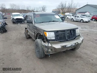 2007 Dodge Nitro SLT with VIN 1D8GU58K97W700047, listed as a IAAI auction lot 41805822 with 186,604 mi miles. Bid and sale history available at carsss.com. Image 1.