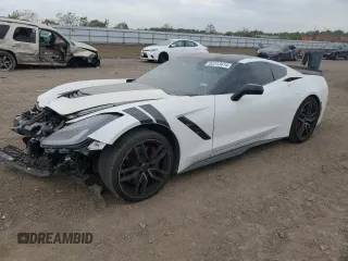 2014 Chevrolet Corvette Z51 1LT z VIN 1G1YH2D77E5102297, wystawiony jako Copart lot #82313414 z przebiegiem 44 124 mil mil oraz Szkoda całkowita • Salvage title. Historia ofert i sprzedaży dostępna na DreamBid. Obrazek 1.