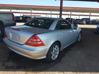 2002 Mercedes-Benz SLK 230 Kompressor с VIN WDBKK49FX2F251009, выставлен на аукционе IAAI как лот 42443840 с пробегом 82 655 миль миль и . История ставок и продаж доступна на DreamBid. Изображение 4.