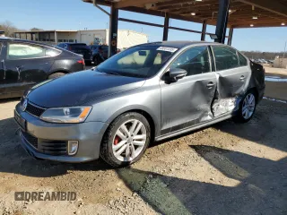 2013 Volkswagen Jetta GLI Autobahn z VIN 3VW4A7AJ0DM221810, wystawiony jako Copart lot #48561895 z przebiegiem 132 921 mil mil oraz Szkoda całkowita • Salvage title. Historia ofert i sprzedaży dostępna na DreamBid. Obrazek 1.