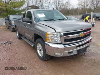 2012 Chevrolet Silverado 1500 LT with VIN 1GCRKSE76CZ228698, listed as a IAAI auction lot 42092011 with 184,322 mi miles. Bid and sale history available at carsss.com. Image 1.
