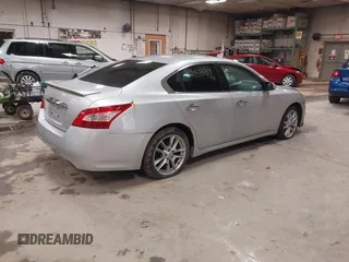 2011 Nissan Maxima SV z VIN 1N4AA5AP4BC802777, wystawiony jako IAAI lot #42183339 z przebiegiem 164 807 mil mil oraz . Historia ofert i sprzedaży dostępna na DreamBid. Obrazek 4.