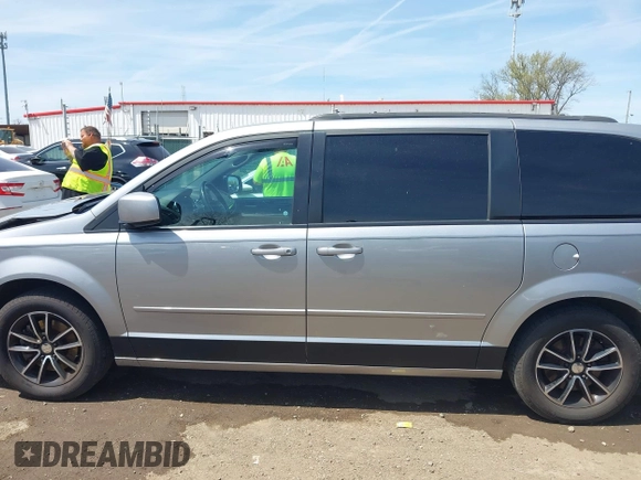 2017 Dodge Grand Caravan SE with VIN 2C4RDGBG8HR819905, listed as a IAAI auction lot 42086955 with 125,470 mi miles and . Bid and sale history available at DreamBid. Image 14.