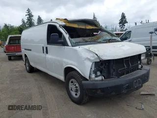 2013 Chevrolet Express Cargo z VIN 1GCWGGBA9D1163007, wystawiony jako IAAI lot #42438809 z przebiegiem Nie podano mil oraz . Historia ofert i sprzedaży dostępna na DreamBid. Obrazek 1.