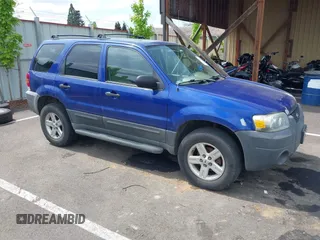 2005 Ford Escape XLT with VIN 1FMYU93195KA35708, listed as a IAAI auction lot 42130239 with 230,920 mi miles. Bid and sale history available at carsss.com. Image 1.