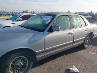 1994 Mercury Grand Marquis LS z VIN 2MELM75W9RX669484, wystawiony jako IAAI lot #41838499 z przebiegiem 101 777 mil mil oraz . Historia ofert i sprzedaży dostępna na DreamBid. Obrazek 6.