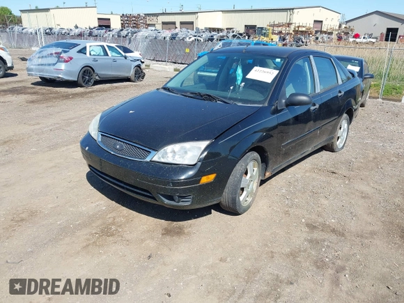 2007 Ford Focus S z VIN 1FAHP34N67W223825, wystawiony jako IAAI lot #42226952 z przebiegiem 271 842 mil mil oraz . Historia ofert i sprzedaży dostępna na DreamBid. Obrazek 2.