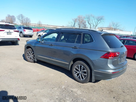 2020 Volkswagen Tiguan SE with VIN 3VV2B7AX8LM119358, listed as a IAAI auction lot 41897534 with 131,646 mi miles. Bid and sale history available at carsss.com. Image 3.