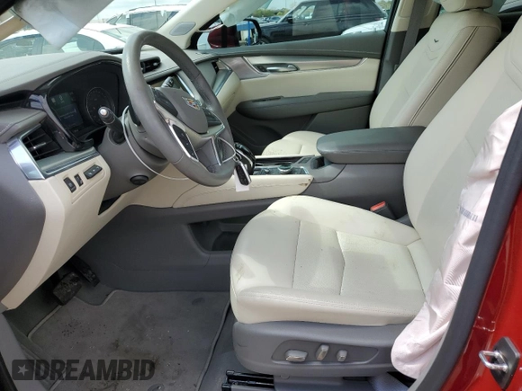 2023 Cadillac XT5 FWD Premium Luxury z VIN 1GYKNCRS5PZ173528, wystawiony jako Copart lot #55805605 z przebiegiem 7 789 mil mil oraz Szkoda całkowita • Salvage title. Historia ofert i sprzedaży dostępna na DreamBid. Obrazek 7.