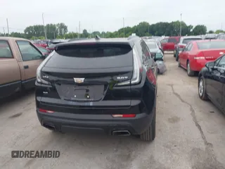 2019 Cadillac XT4 AWD Sport z VIN 1GYFZFR48KF197731, wystawiony jako IAAI lot #42668639 z przebiegiem 73 170 mil mil oraz . Historia ofert i sprzedaży dostępna na DreamBid. Obrazek 16.
