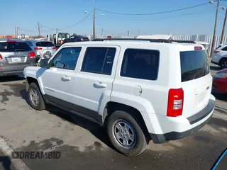 2016 Jeep Patriot Sport SE with VIN 1C4NJPBA5GD722505, listed as a IAAI auction lot 42012785 with Not Provided miles and . Bid and sale history available at carsss.com. Image 3.