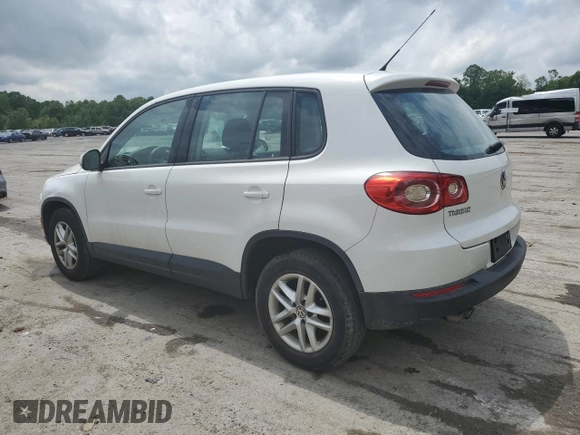 2011 Volkswagen Tiguan S z VIN WVGAV7AX0BW528675, wystawiony jako Copart lot #57862685 z przebiegiem 135 991 mil mil oraz Czysty tytuł • Clean title. Historia ofert i sprzedaży dostępna na DreamBid. Obrazek 2.