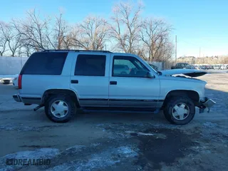 1996 Chevrolet Tahoe with VIN 1GNEK13R3TJ318572, listed as a IAAI auction lot 41419555 with 199,201 mi miles. Bid and sale history available at carsss.com. Image 13.