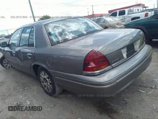 2003 Ford Crown Victoria LX z VIN 2FAFP74W73X191537, wystawiony jako IAAI lot #41711046 z przebiegiem 195 527 mil mil oraz . Historia ofert i sprzedaży dostępna na DreamBid. Obrazek 3.