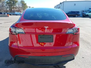 2024 Tesla Model Y z VIN 7SAYGDED4RF161518, wystawiony jako IAAI lot #41682252 z przebiegiem 6 844 mil mil oraz . Historia ofert i sprzedaży dostępna na DreamBid. Obrazek 17.