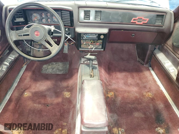 1988 Chevrolet Monte Carlo z VIN 1G1GZ11G3JP115201, wystawiony jako Copart lot #75502454 z przebiegiem 71 006 mil mil oraz Szkody całkowita. Historia ofert i sprzedaży dostępna na DreamBid. Obrazek 8.