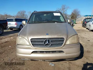 2001 Mercedes-Benz M 320/430/500 z VIN 4JGAB72E51A247926, wystawiony jako IAAI lot #41277111 z przebiegiem 208 817 mil mil oraz . Historia ofert i sprzedaży dostępna na DreamBid. Obrazek 12.