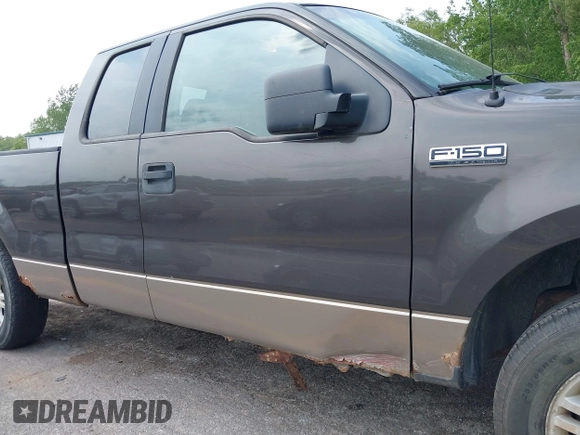 2006 Ford F-150 XLT z VIN 1FTPX145X6NA17017, wystawiony jako IAAI lot #42412659 z przebiegiem 218 939 mil mil oraz . Historia ofert i sprzedaży dostępna na DreamBid. Obrazek 14.
