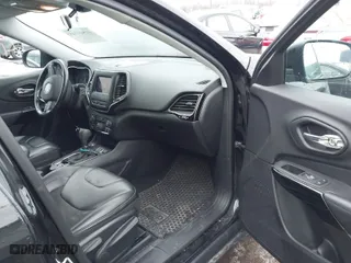 2020 Jeep Cherokee Latitude Plus with VIN 1C4PJMLB4LD584254, listed as a IAAI auction lot 41549245 with 71,212 mi miles. Bid and sale history available at carsss.com. Image 5.