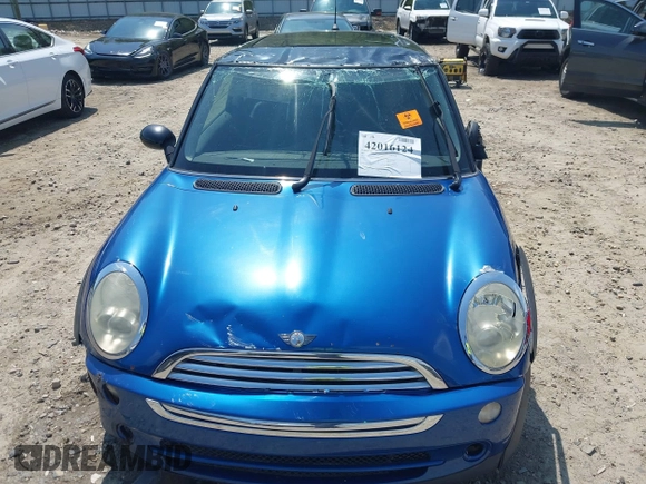 2006 MINI Hardtop with VIN WMWRC33596TJ75357, listed as a IAAI auction lot 42016124 with Not Provided miles and . Bid and sale history available at DreamBid. Image 6.