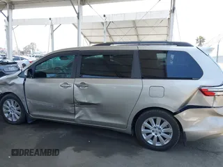 2015 Toyota Sienna XLE с VIN 5TDYK3DC0FS542529, выставлен на аукционе IAAI как лот 42359363 с пробегом 91 928 миль миль и . История ставок и продаж доступна на DreamBid. Изображение 14.