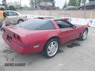1989 Chevrolet Corvette z VIN 1G1YY2187K5119416, wystawiony jako IAAI lot #42124142 z przebiegiem 76 638 mil mil oraz . Historia ofert i sprzedaży dostępna na DreamBid. Obrazek 4.