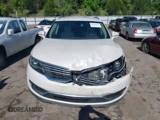 2017 Lincoln MKX Select z VIN 2LMPJ6KR0HBL15191, wystawiony jako IAAI lot #42161196 z przebiegiem 75 292 mil mil oraz . Historia ofert i sprzedaży dostępna na DreamBid. Obrazek 12.