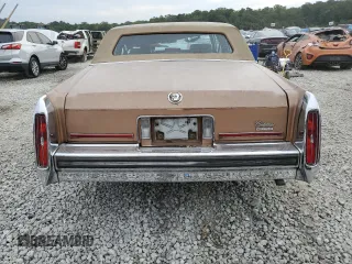 1988 Cadillac Brougham z VIN 1G6DW51Y5J9727006, wystawiony jako Copart lot #70573614 z przebiegiem 34 628 mil mil oraz Szkody całkowita. Historia ofert i sprzedaży dostępna na DreamBid. Obrazek 6.