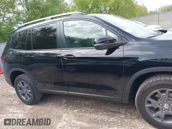 2025 Honda Passport TrailSport с VIN 5FNYF8H65SB006177, выставлен на аукционе IAAI как лот 42273695 с пробегом 1 989 миль миль и . История ставок и продаж доступна на DreamBid. Изображение 13.